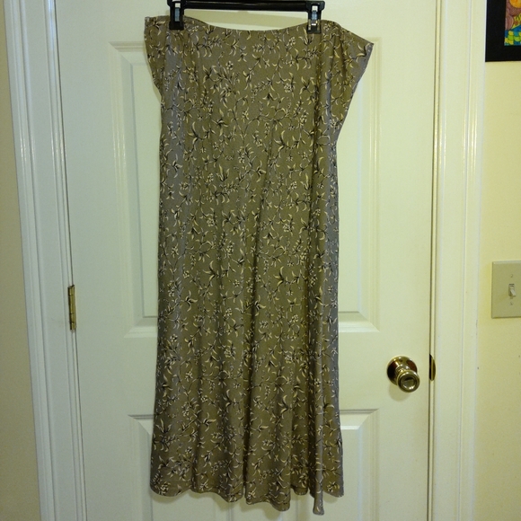 Ladies, New Woman a line, long skirt in 22 - Picture 1 of 8